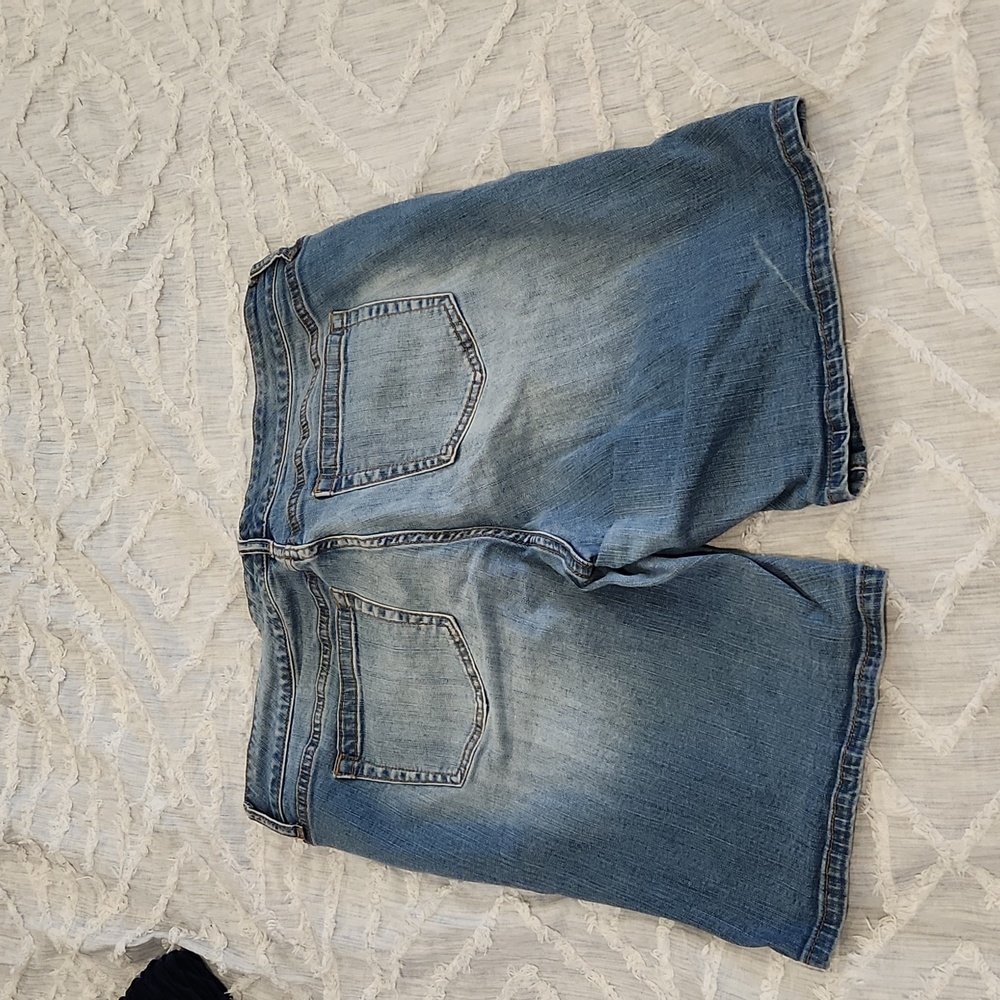 Medium wash, distressed Torrid jean shorts size 14! - Picture 5 of 11